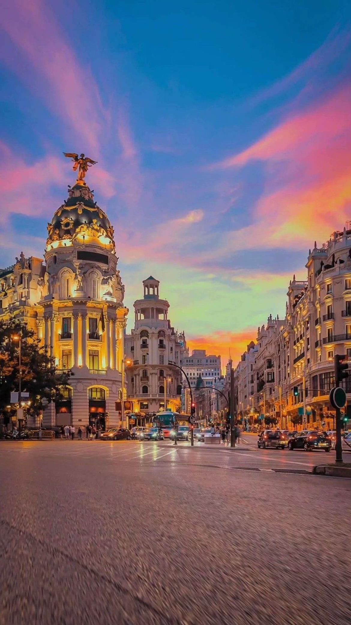 #madrid #granvia #arquitectura #cúpula #elegante #cielo #ciudad #europea #fachada #luces #metropolis #crepusculo #capital #moderno