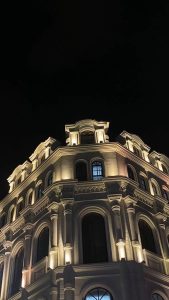 #noche #edificio #arquitectura #columnas #arcos #fachada #oscuro #cielo #urbano #ciudad #sombras